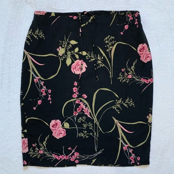 Vintage Floral Skirt with Tie Waistband and Zipper on Back - Picture 2 of 9